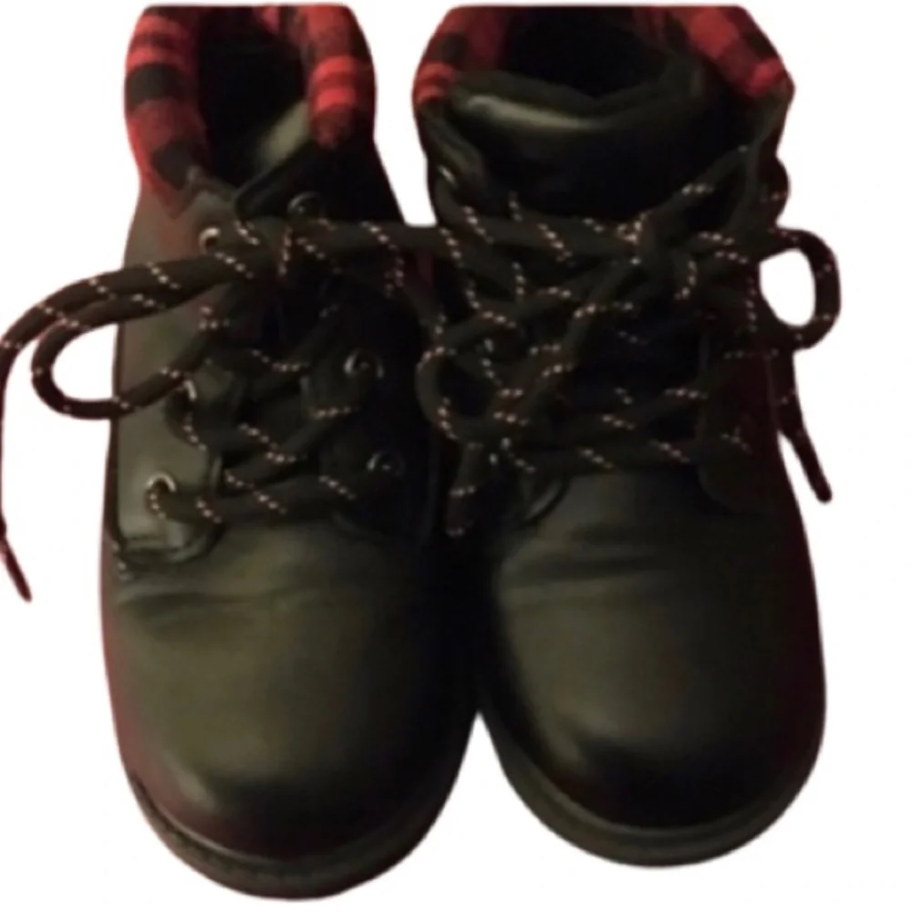 OshKosh Black toddler boot baby size 7